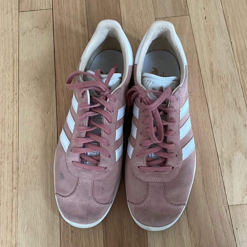 Adidas Gazelle Sneakers in pink